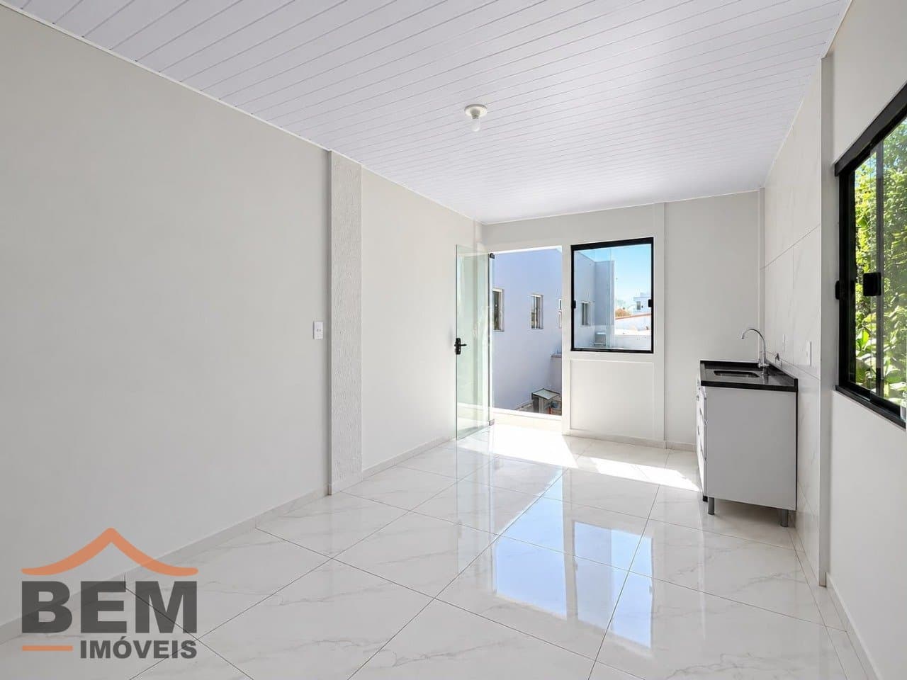 Kitnet para Locação com 1 quarto e 34m² no bairro Meia Praia, em Navegantes - SC