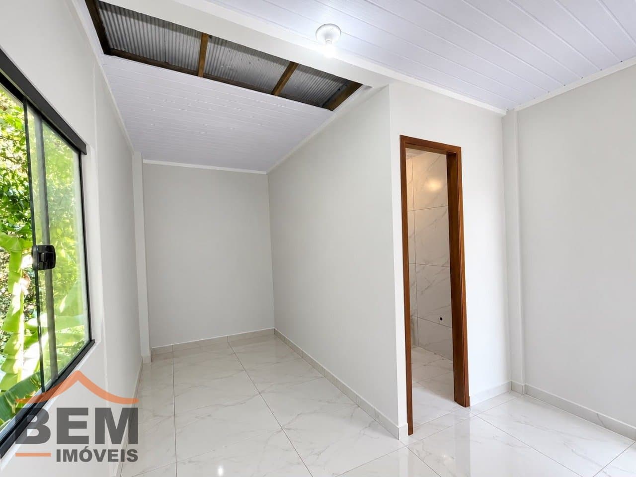 Kitnet para Locação com 1 quarto e 34m² no bairro Meia Praia, em Navegantes - SC